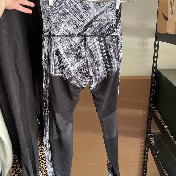 Lululemon mesh leggings - Picture 2 of 3